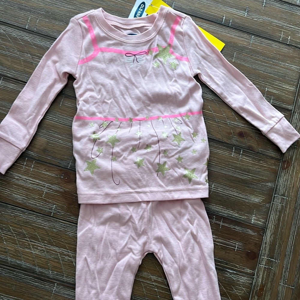 Old navy gold stars pajamas